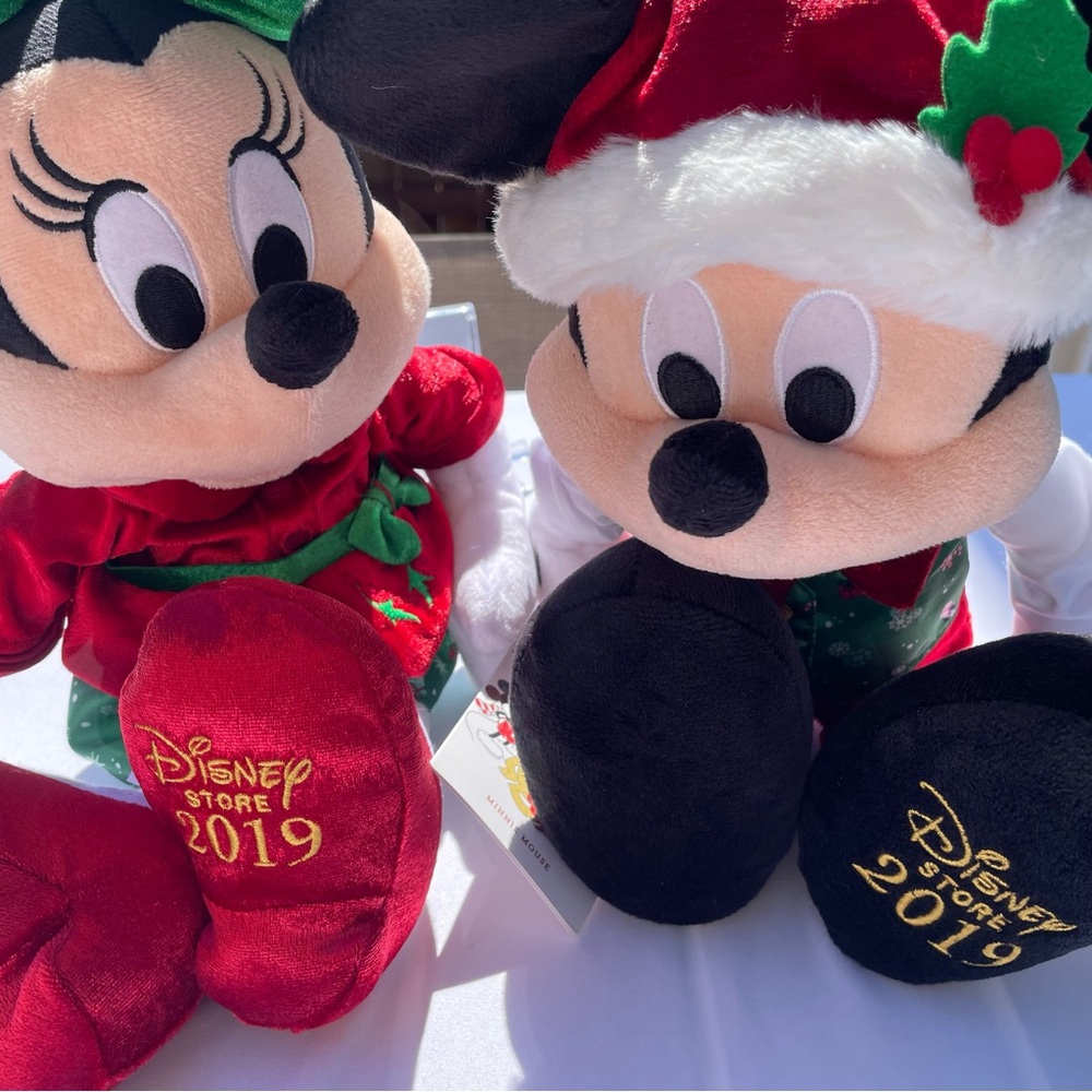 Disney Store 2019 Holiday Plush Set - Picture 3 of 12